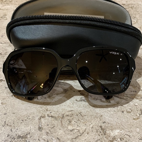 Brand new Vogue Polarized sunglasses in case with microfiber cloth - Picture 3 of 6